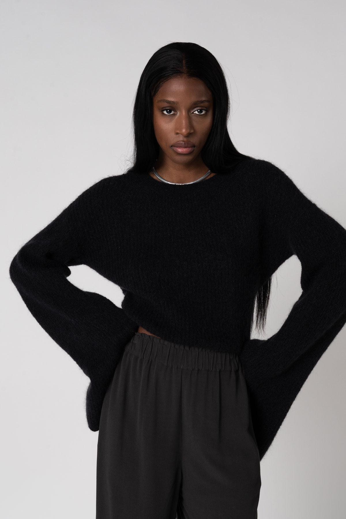 KINDA Sweater Black