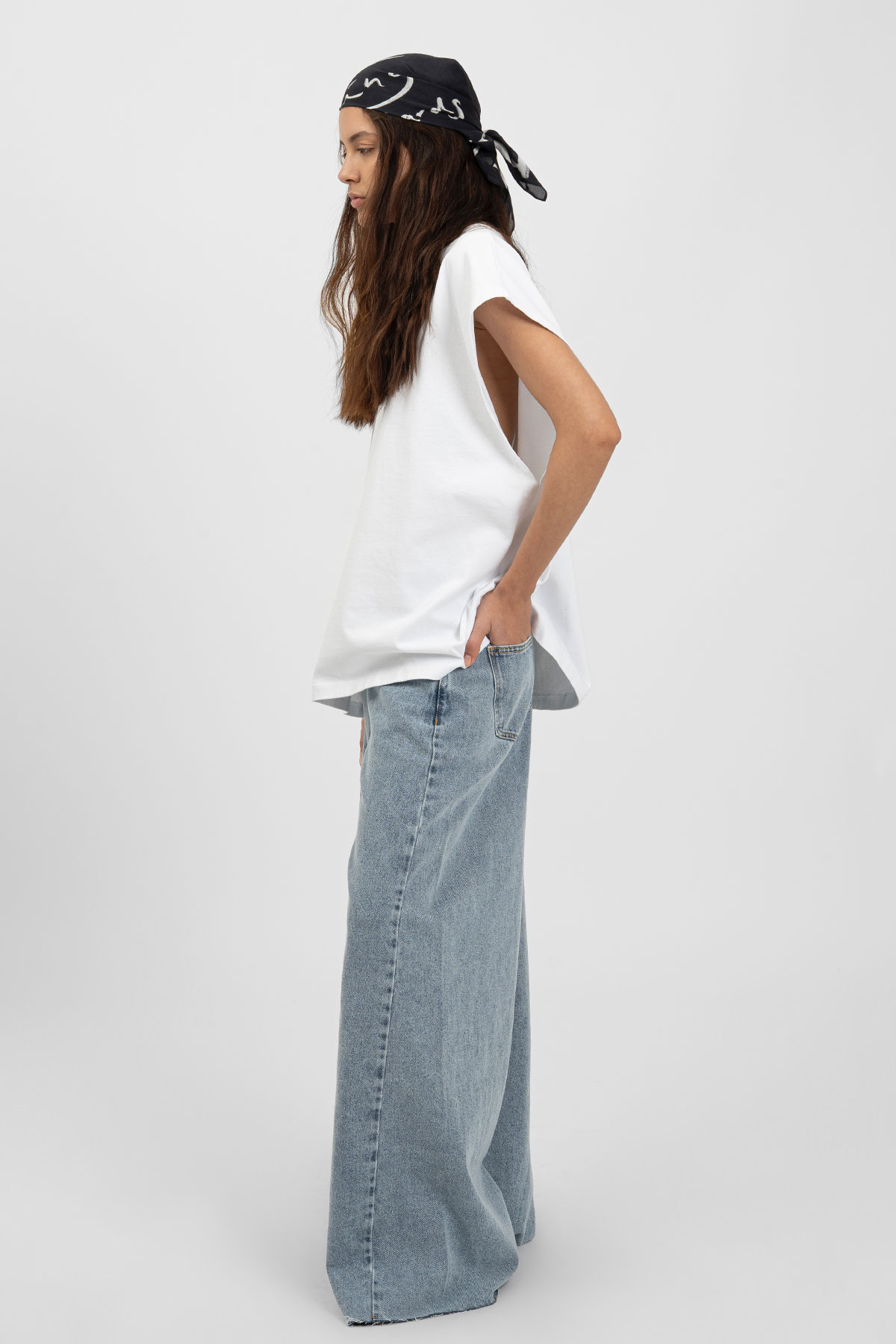 THE_MENU_ECom_bp_HEAVY_013_SleevelessTee_White_1