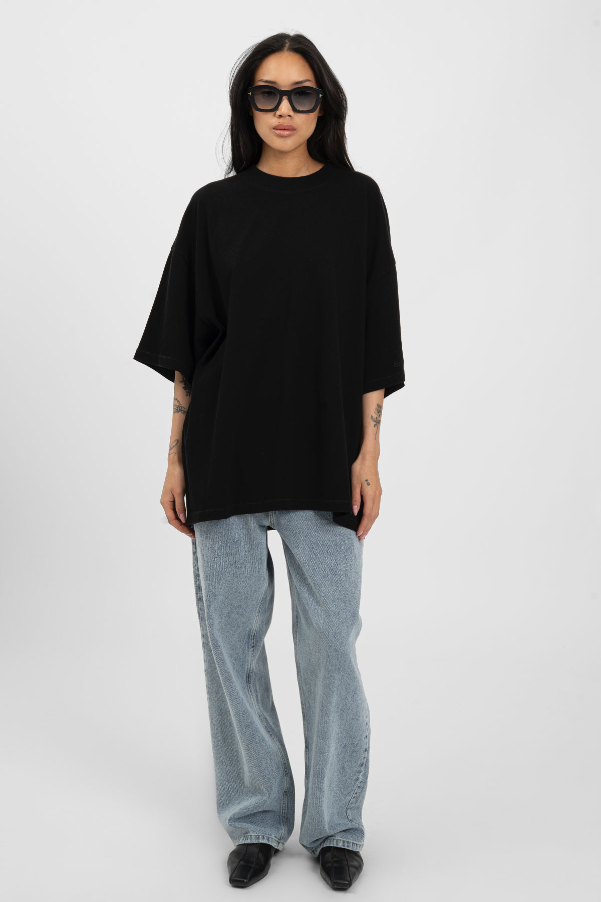 THE_MENU_ECom_bp_ICONIC_001_Tee_Black_2
