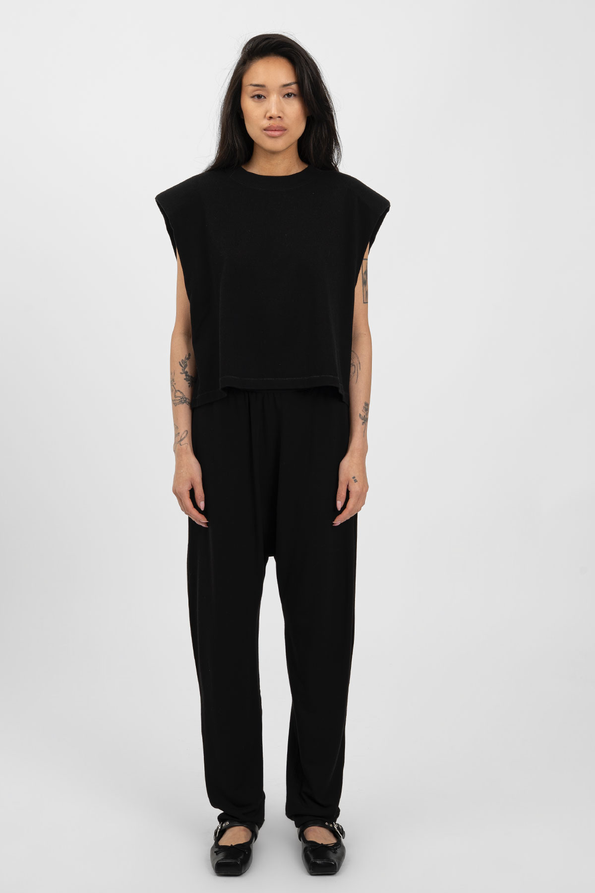 THE_MENU_ECom_bp_ICONIC_014_ShoulderTee_Black_3