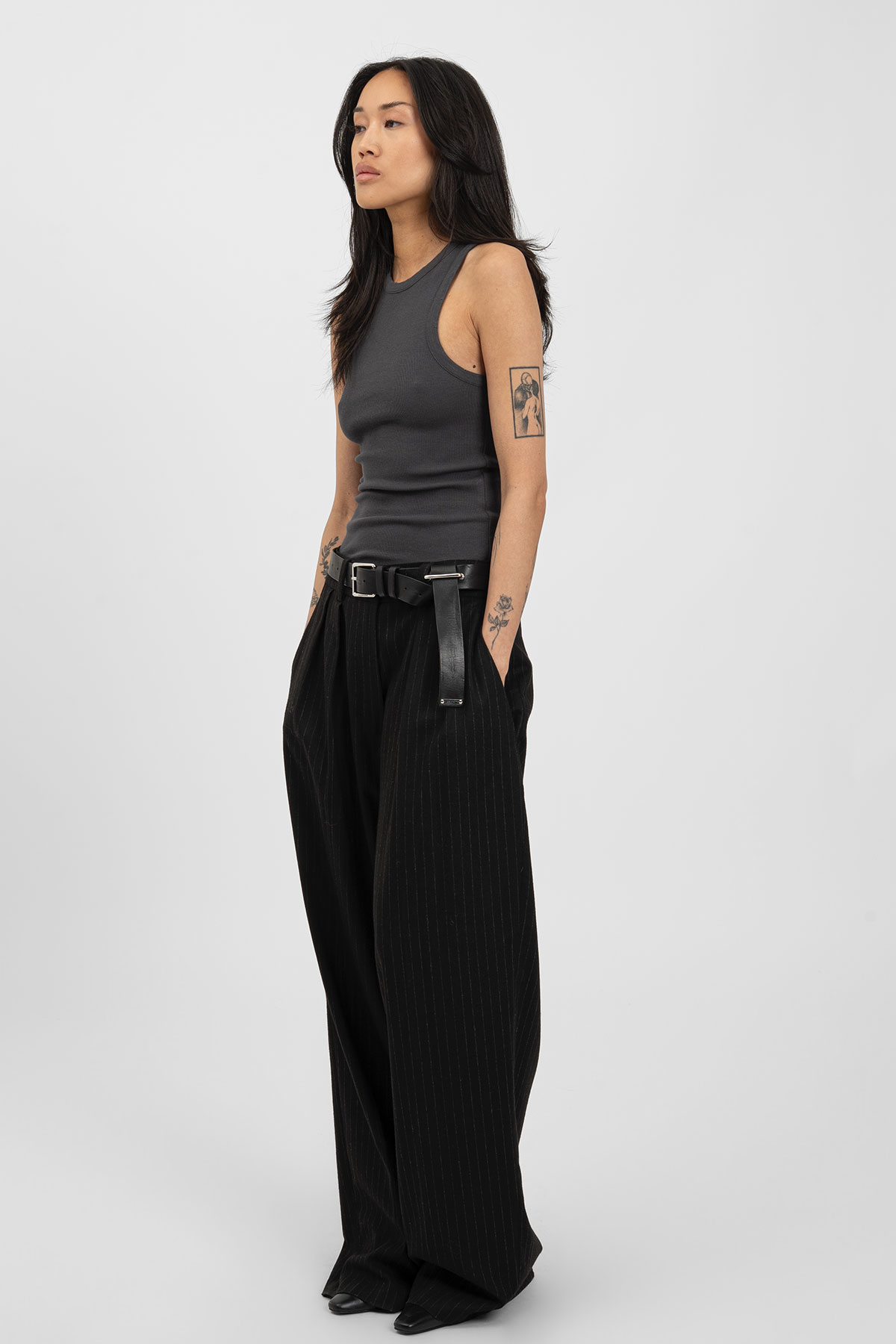 THE_MENU_ECom_bp_THICK_018_Top_Anthracite_1