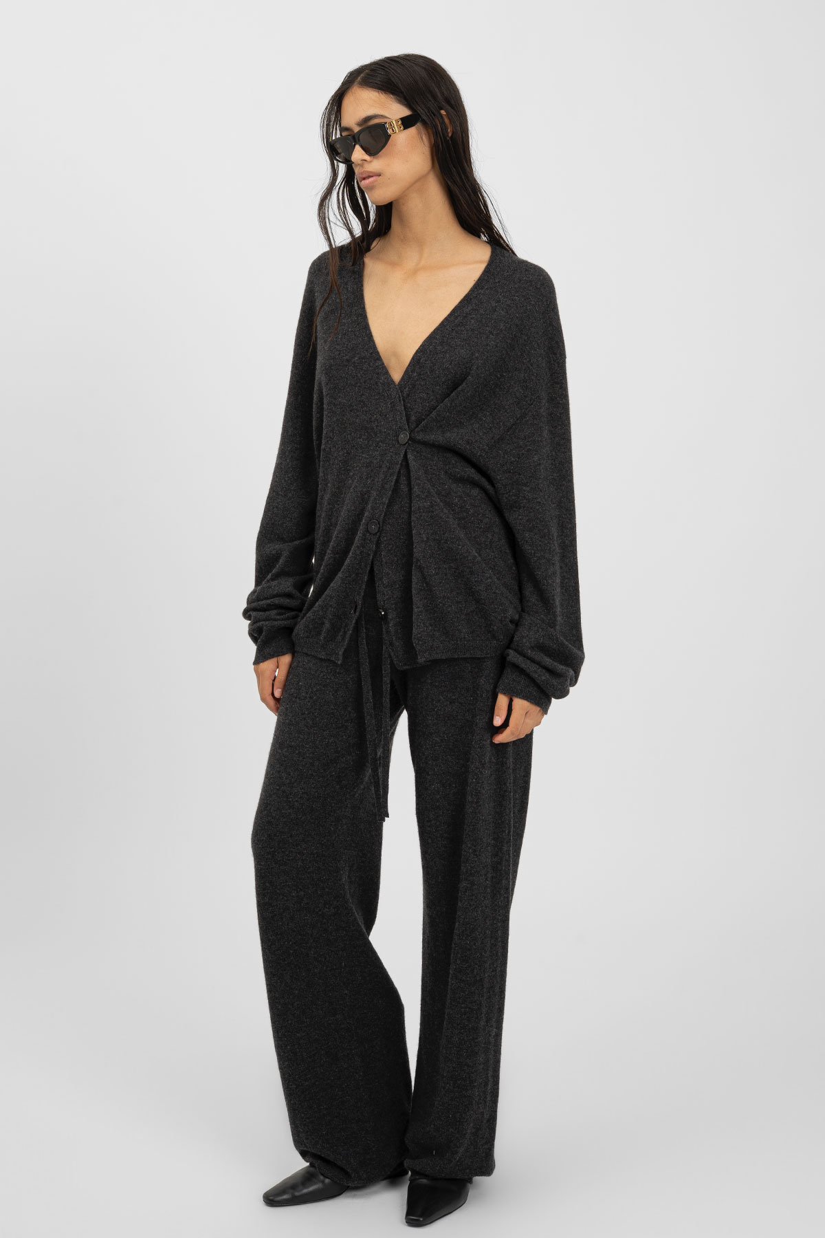 AW25_ECom_bp_CASHI_Cardigan_Anthracite_2