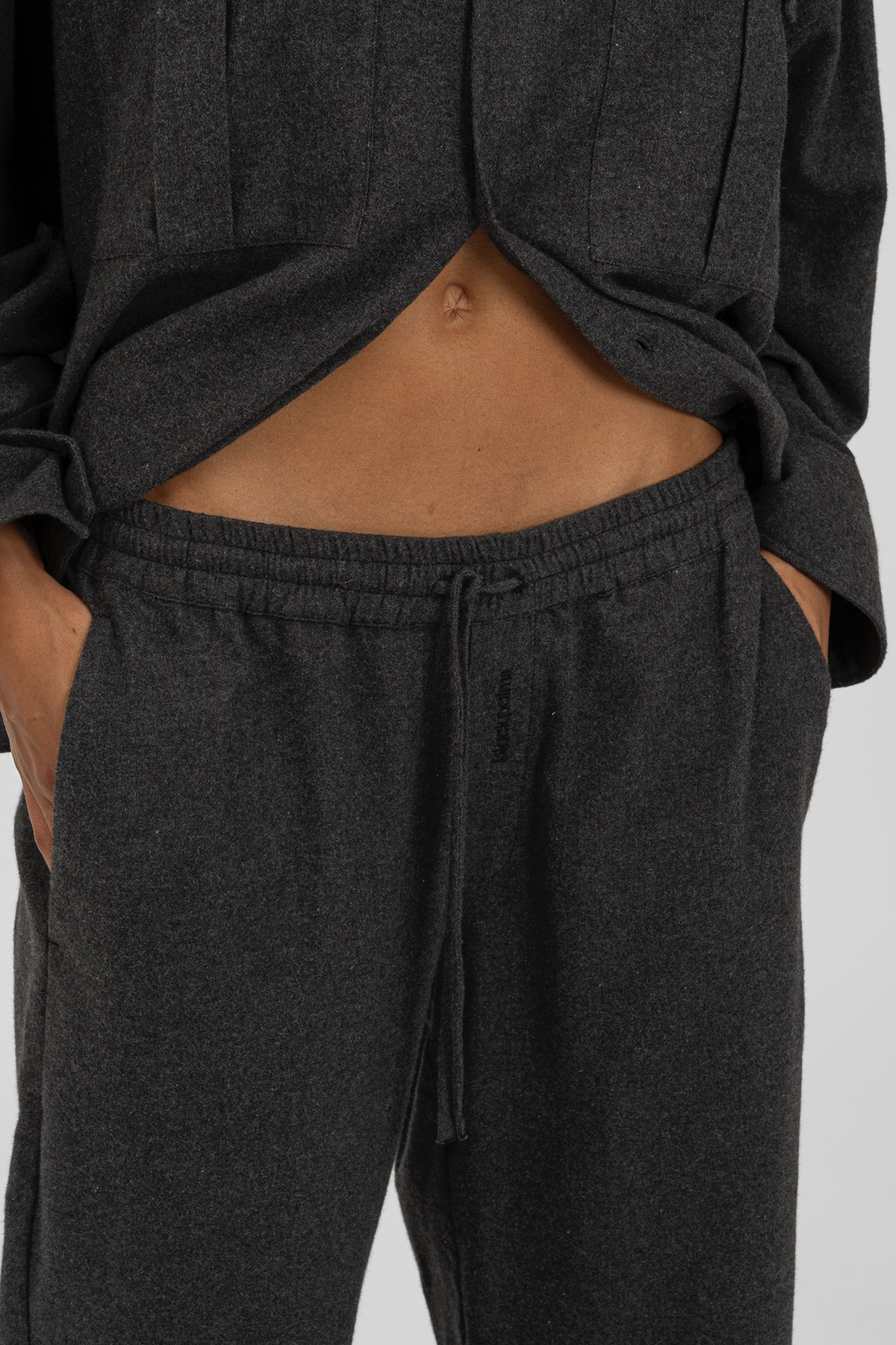 AW25_ECom_bp_FLANNY_Pants_Anthracite_3