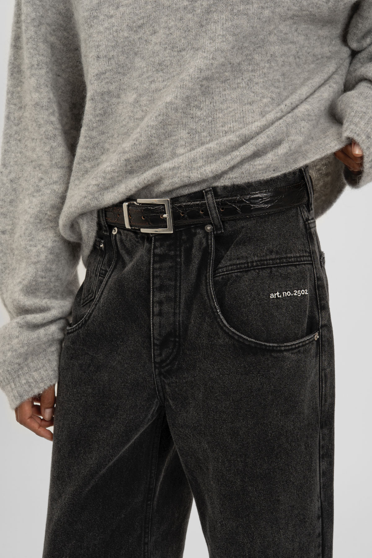 AW25_ECom_bp_JEANY_2502_Jean_Faded_Black_3
