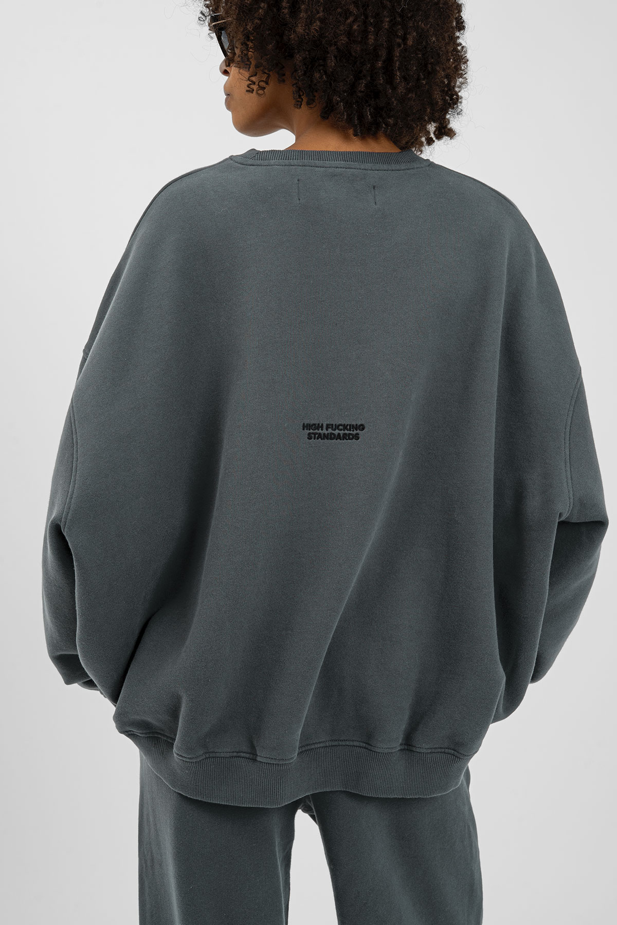 AW25_ECom_bp_HONEY_2_Sweater_Arctic_Grey_3