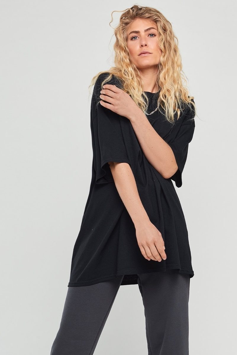 OBVIOUSLY OVERSIZED Tee Black