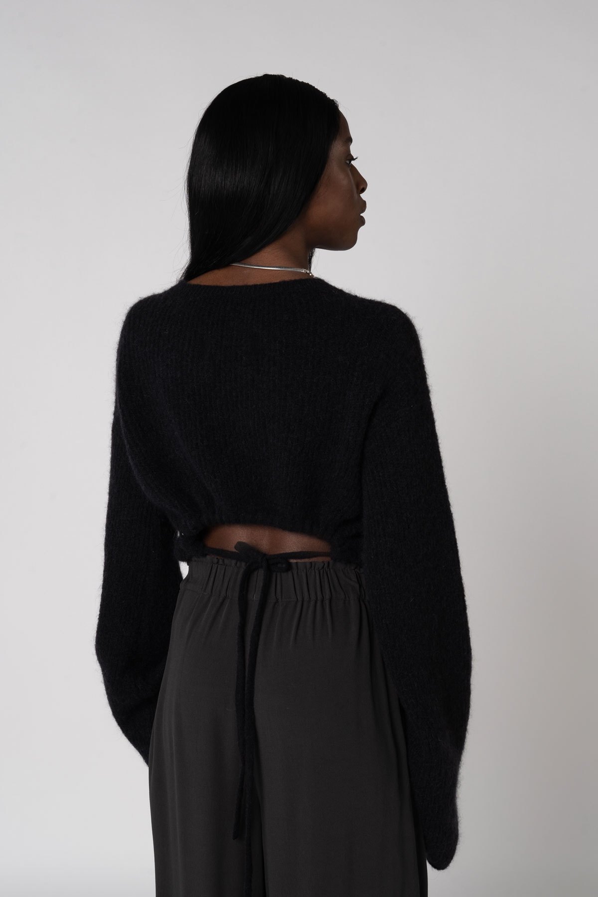 KINDA Sweater Black