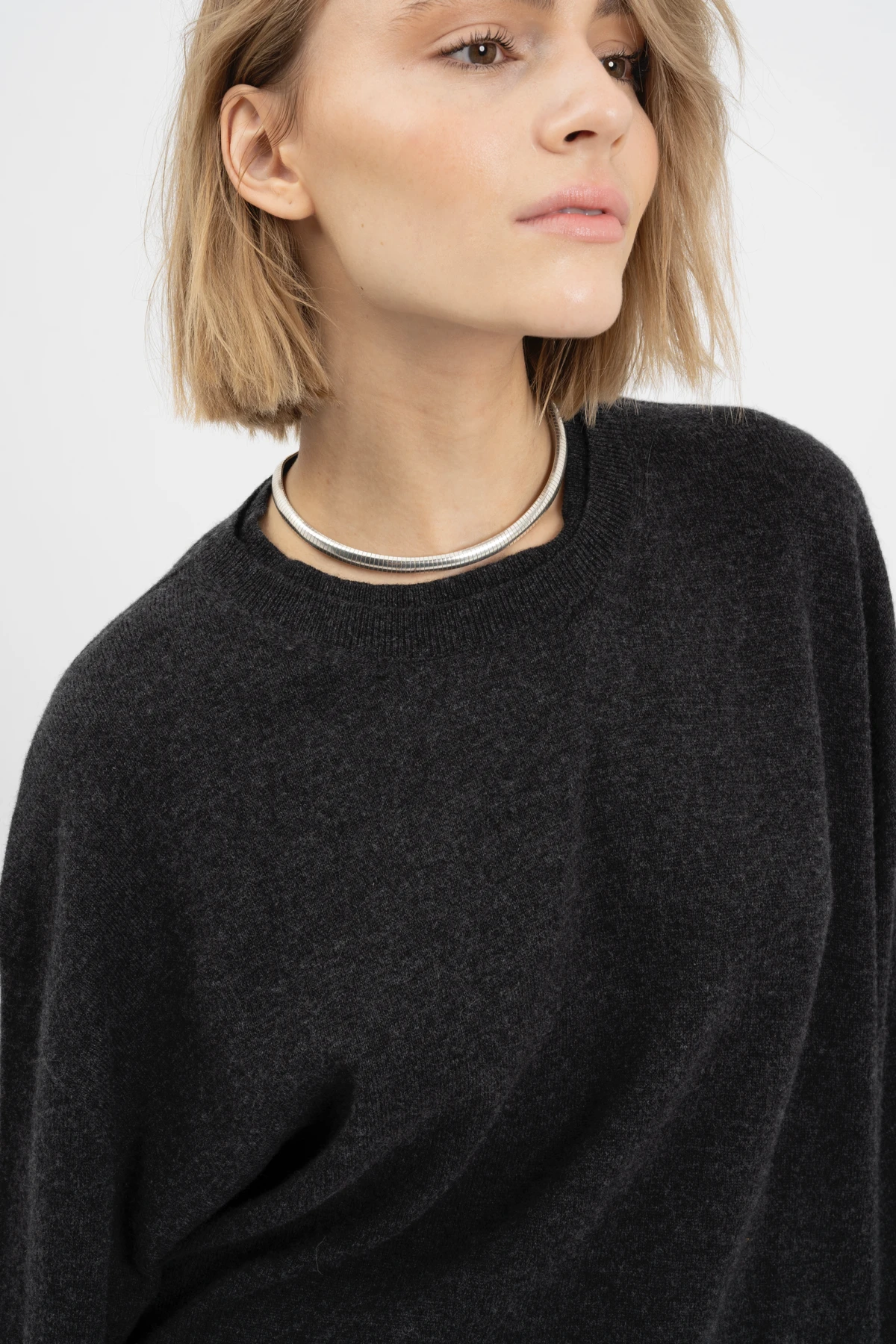 AW24_ECom_CASHI_Sweater_Anthracite_7