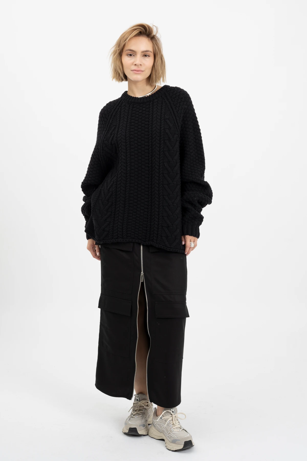 AW24_ECom_KARLINA_Sweater_Black_4