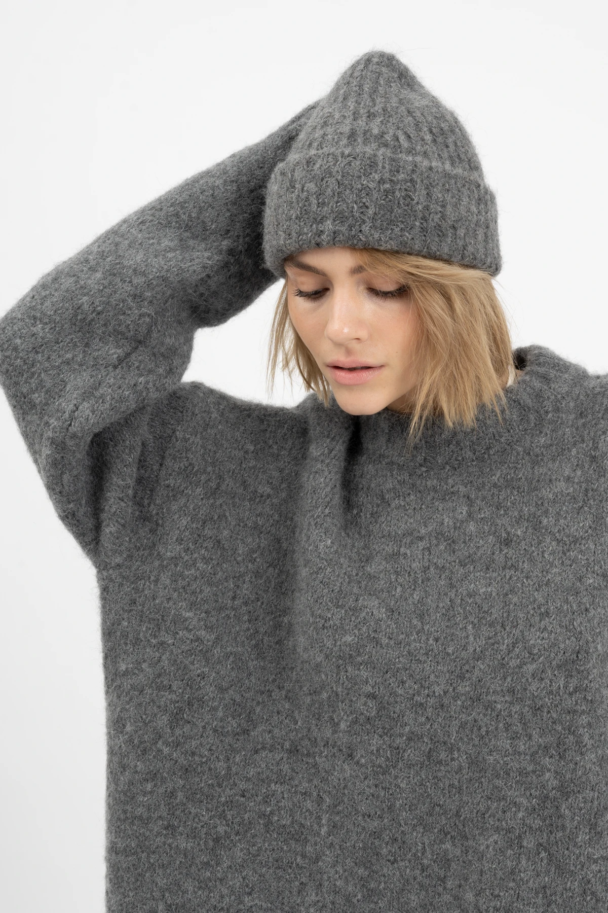 AW24_ECom_bp_Beanie_Grey_4