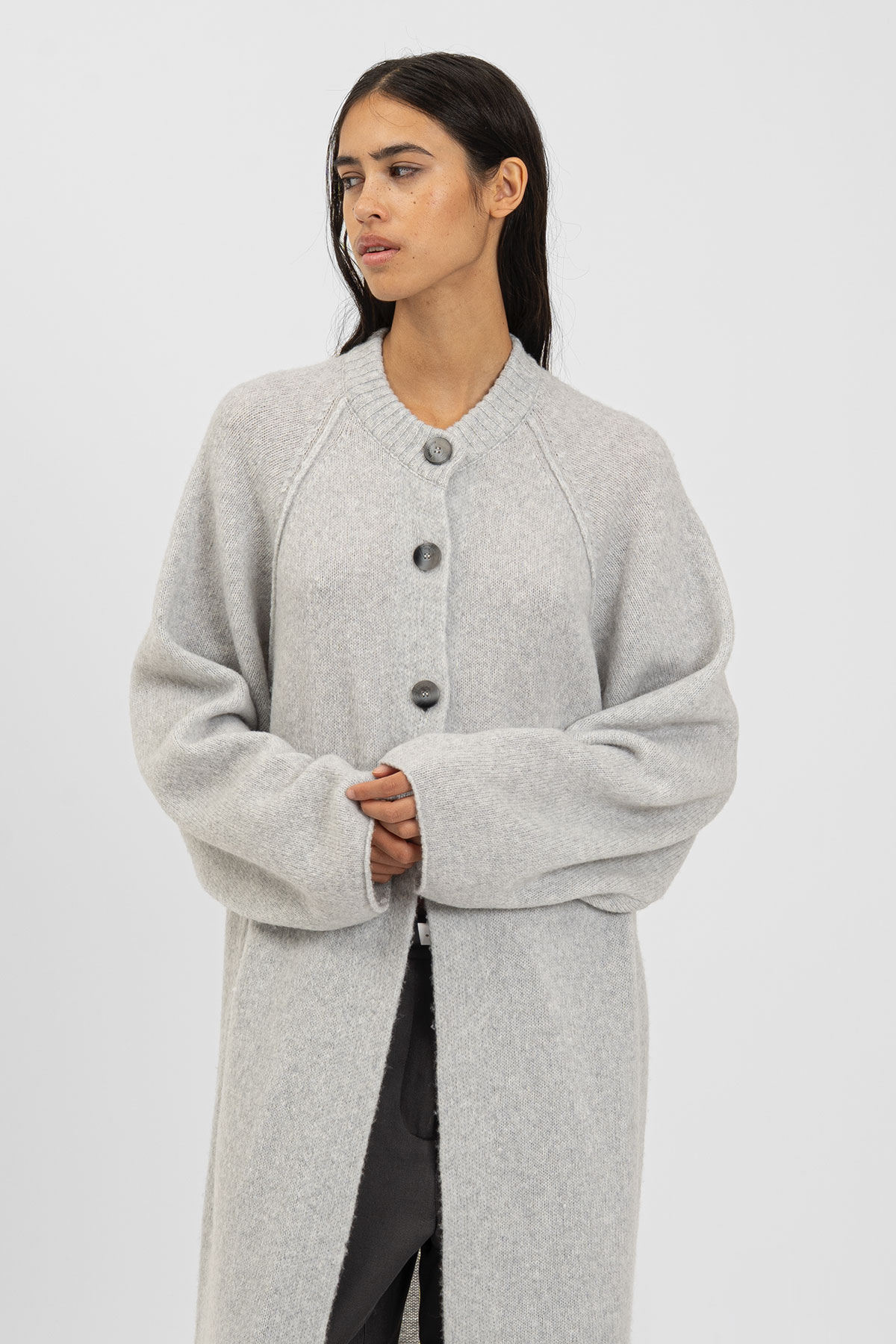 AW25_ECom_bp_MAEXIN_Cardigan_Grey_3