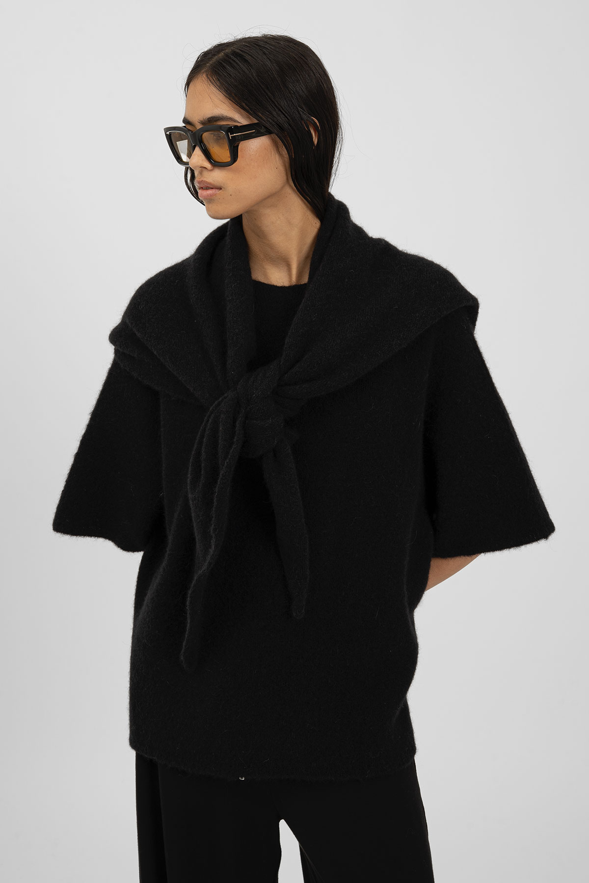 AW25_ECom_bp_TRIANGLE_Maxi_Scarf_Black_2
