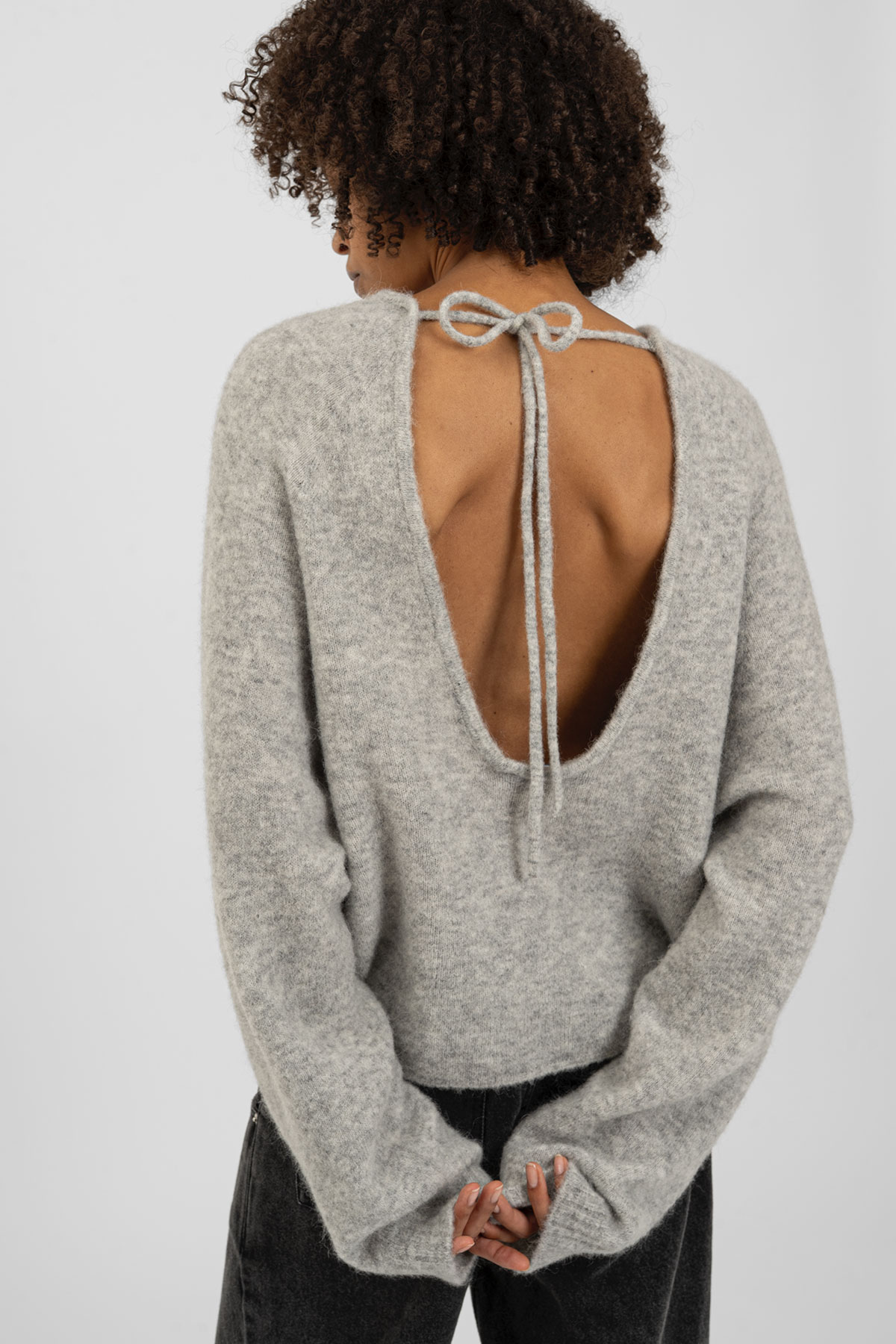AW25_ECom_bp_YUNA_Sweater_Ligth_Grey_2