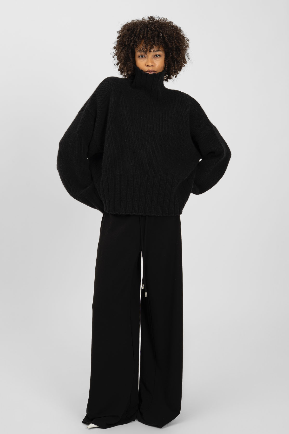 AW25_ECom_bp_ZUSIE_Flares_Black_2